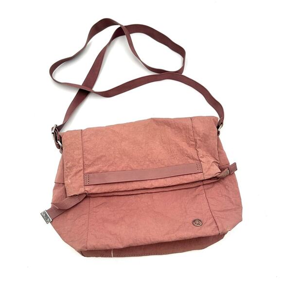 Lululemon On My Level Crossbody Bag - Picture 2 of 16